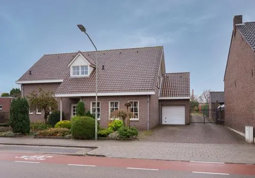 Vrijstaande woning te koop: Industriestraat 74, Tegelen-Centrum Tegelen
