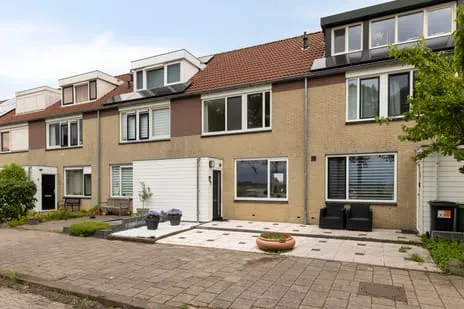 Tussenwoning te koop: Inlaag 12, Zwanenburg West Zwanenburg
