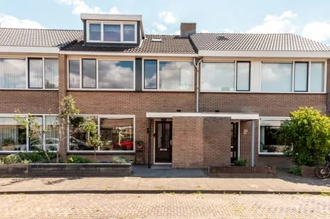 Terraced house for sale: Ir. P. Calandstraat 4, Zeebuurt Oost Harderwijk