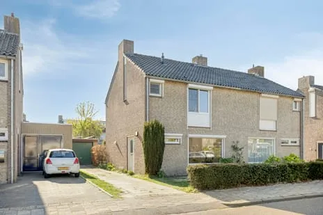Twee-onder-één-kap te koop: Irenelaan 56, Moesel Weert