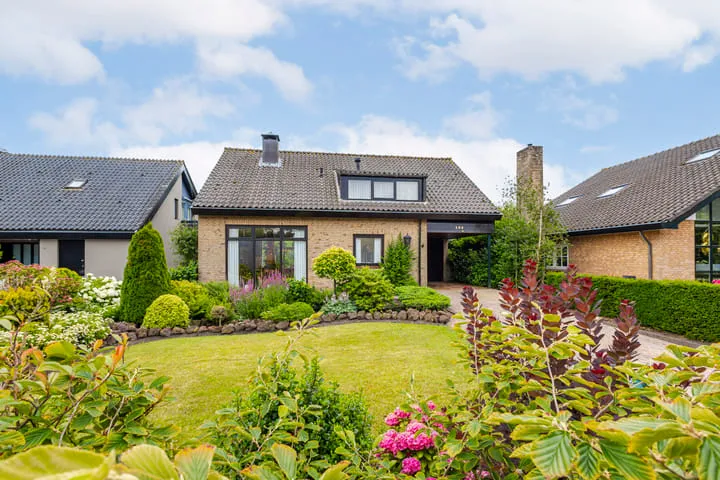 Detached house for sale: Irenestraat 154, Groot-Ammers-Dorp Groot-Ammers