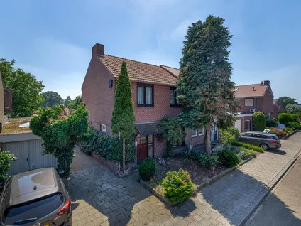Twee-onder-één-kap te koop: Irenestraat 6, Velden-West Velden