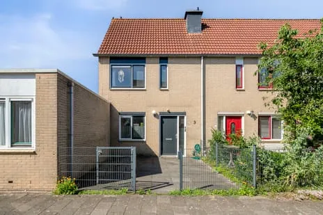 Terraced house for sale: Irispad 3, Bloemenbuurt West Almere