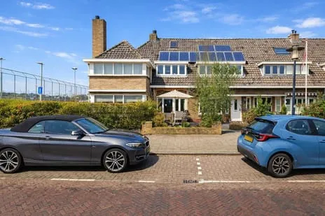 Tussenwoning te koop: Irisplein 2, Middengebied Midden Noordwijk (Zh)