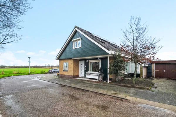 Vrijstaande woning te koop: Irisstraat 1, Hippolytushoef West (woonkern) Hippolytushoef