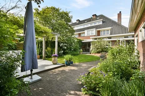 Corner house for sale: Irisstraat 3, Bloemenbuurt Bussum