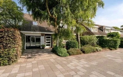 Twee-onder-één-kap te koop: Irisstraat 5, t Ven Rosmalen