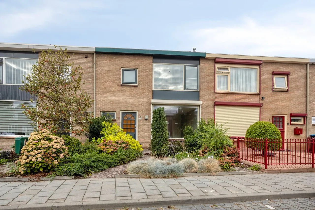Tussenwoning te koop: Irisstraat 6, Steenbergen (Nb)