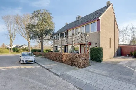 Twee-onder-één-kap te koop: Isaac Sweerslaan 3, Hendrik-Ido-Ambacht