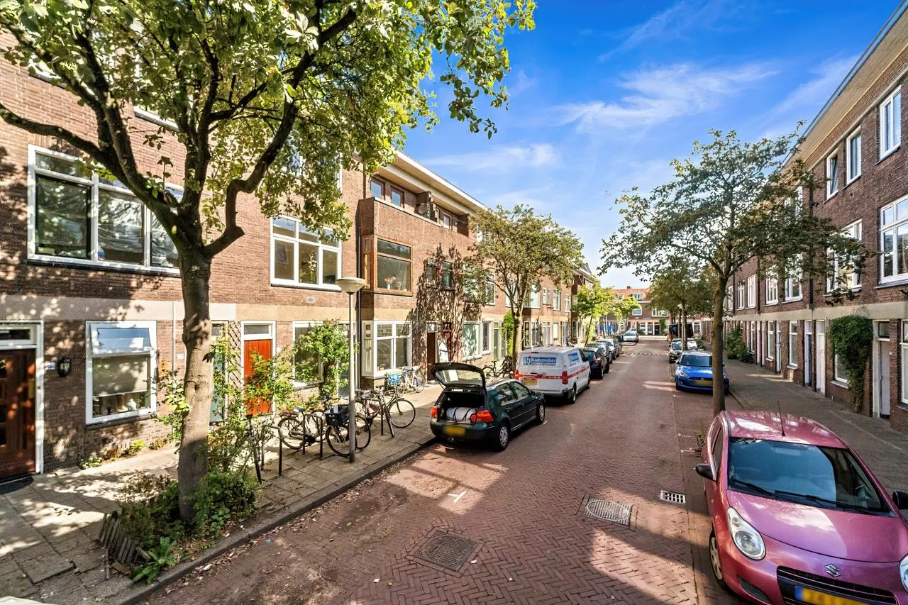 Appartement te koop: Isaäk Hoornbeekstraat 42, Delft