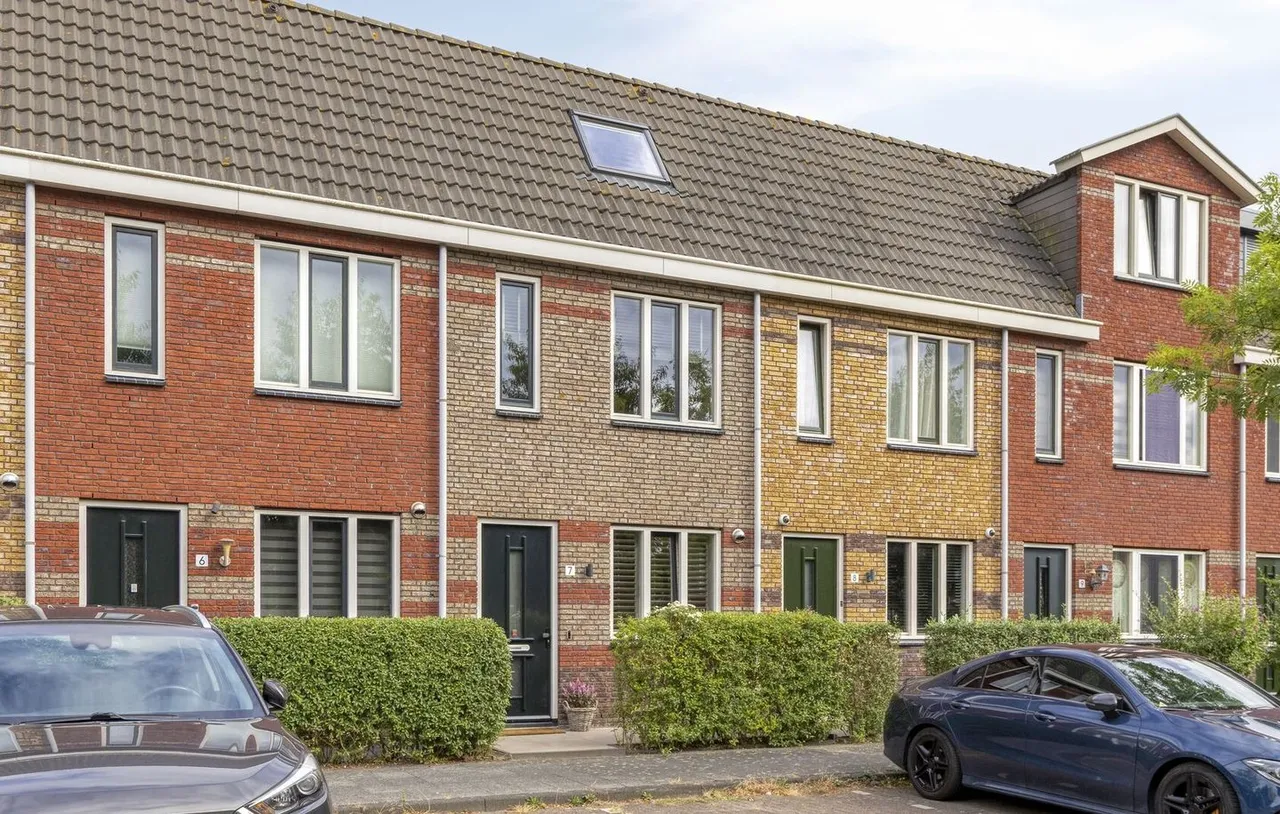 Tussenwoning te koop: Isisstraat 7, Almere