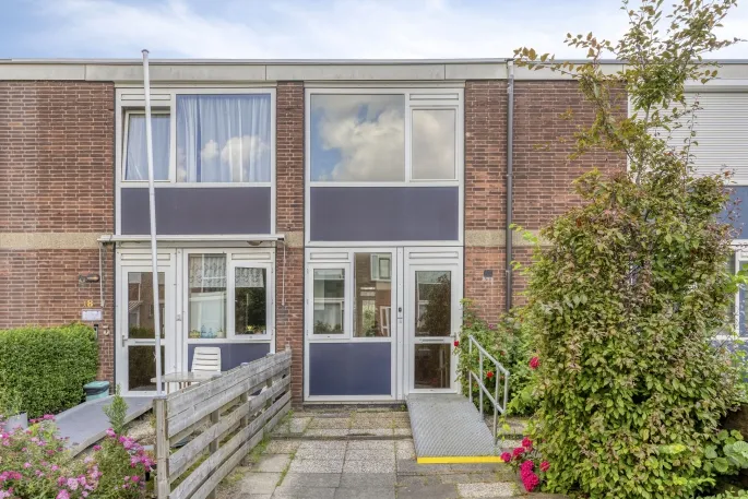 Terraced house for sale: Isoldestraat 20, Hoogvliet Noord Hoogvliet Rotterdam