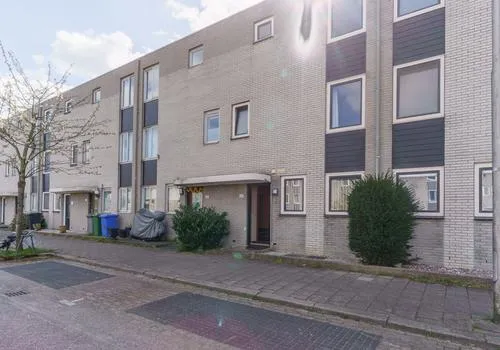 Tussenwoning te koop: Israëllaan 27, Aziëbuurt Delft