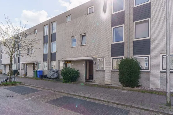 Tussenwoning te koop: Israëllaan 27, Aziëbuurt Delft