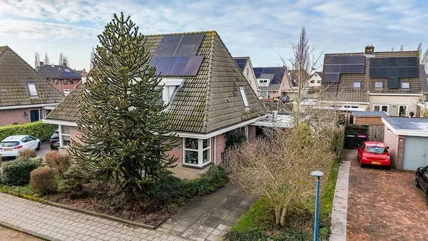 Twee-onder-één-kap te koop: It Swee 11, Nes Nes