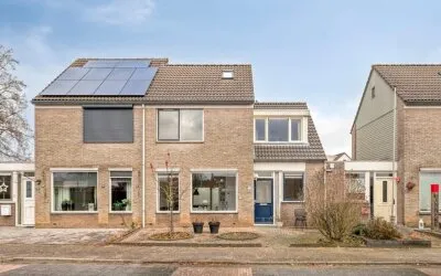 Tussenwoning te koop: Izak van der Horststraat 15, Hagenbroek Kampen