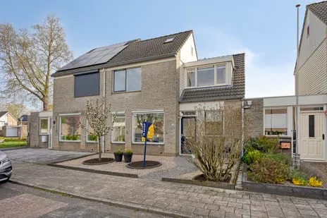 Tussenwoning te koop: Izak van der Horststraat 15, Hagenbroek Kampen