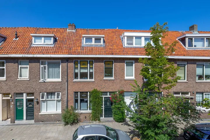 Tussenwoning te koop: J A Alberdingk Thijmstraat 43, Schrijversbuurt Schiedam