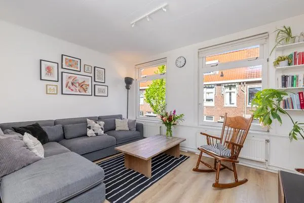 Terraced house for sale: J A Alberdingk Thijmstraat 52, Schrijversbuurt Schiedam