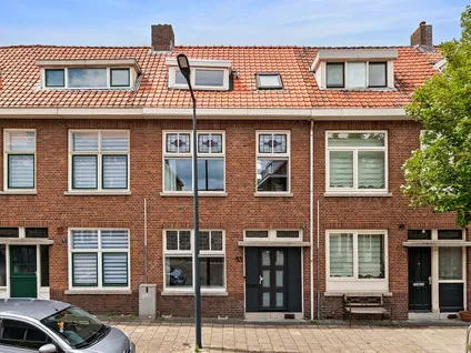 Tussenwoning te koop: J A Alberdingk Thijmstraat 53, Schrijversbuurt Schiedam