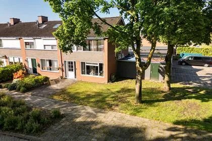 Tussenwoning te koop: J. Abelnstraat 93, Emmer-Compascuum-Centrum Emmer-Compascuum