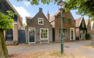 Twee-onder-één-kap te koop: J C Brouwersgracht 13, Edam-Oude kom Edam