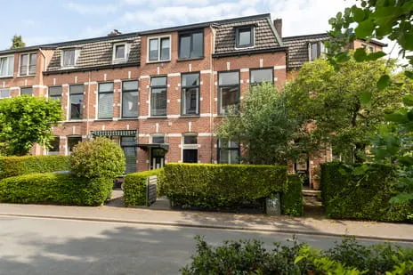 Tussenwoning te koop: J.H.B. Koekkoekstraat 40, Bloemenkwartier Noord Hilversum