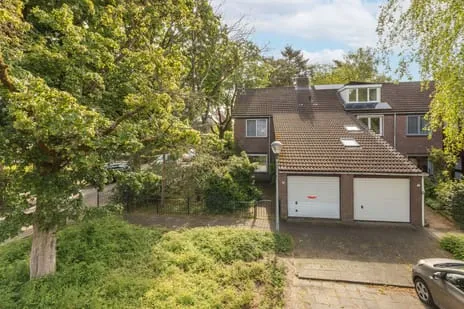 Hoekwoning te koop: J.H. Meijerstraat 1, Bloemenkwartier Zuid Hilversum