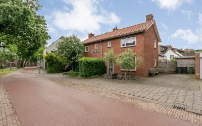 Twee-onder-één-kap te koop: J.H. Prengerlaan 1, Centrum Saneringsgebied Hardenberg