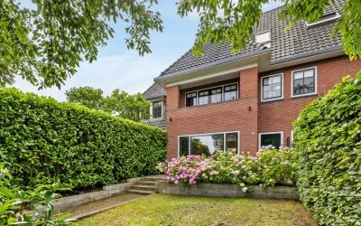 Tussenwoning te koop: J.H. van 't Hoffweg 26, Donderstraat Bussum