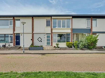Tussenwoning te koop: J.I. Sandersestraat 76, Zeewijksingel Oost-Souburg