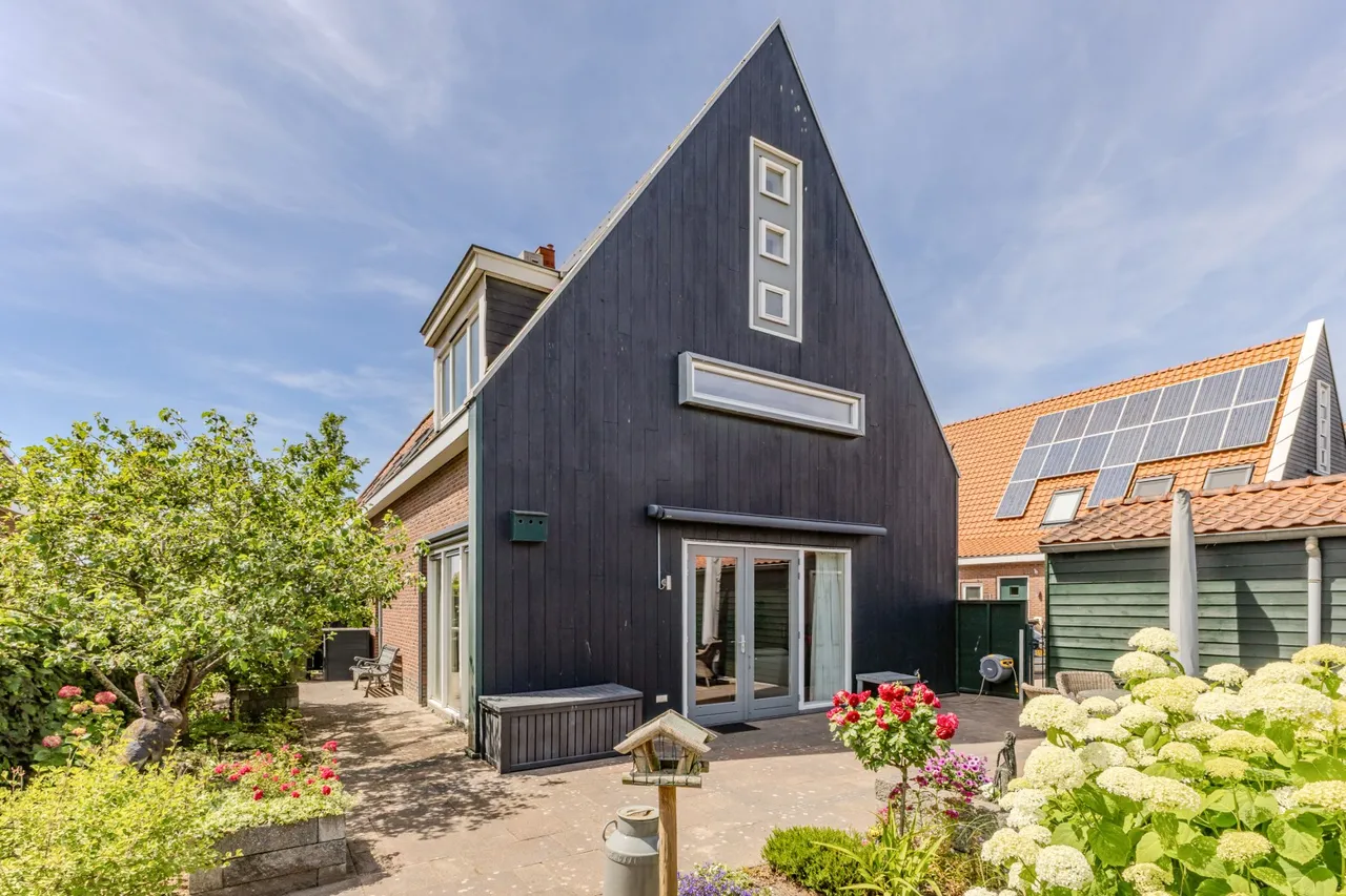 Twee-onder-één-kap te koop: J.J. Allanstraat 266A, Westzaan
