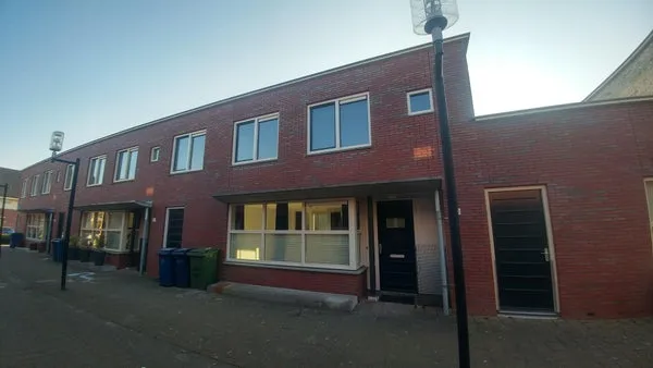 Tussenwoning te huur: J.J. Slauerhoffstraat 80, Literatuurwijk Midden-west Almere