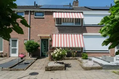 Tussenwoning te koop: J.J. van Deinselaan 26, Vriezenveenseweg en omgeving Haghoek West Almelo