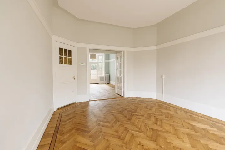 Terraced house for rent: J.J. Viottastraat 1, Banpleinbuurt Amsterdam