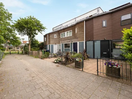 Tussenwoning te koop: J. Paxtonstraat 41, Springerbuurt Velserbroek