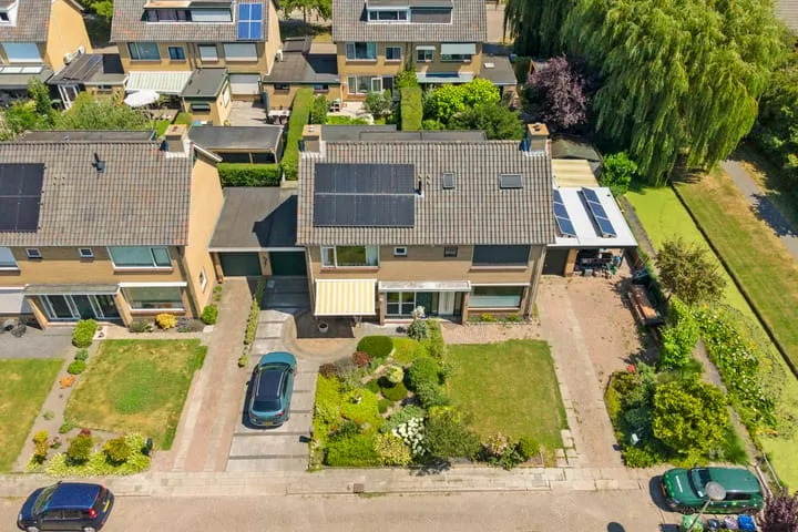 Tussenwoning te koop: J v d Woudestraat 10, Zuidhoek Rockanje
