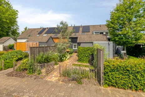 Tussenwoning te koop: J.W. Dumonstraat 4, Kortrick en Zonnekamp Olst
