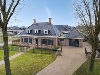 Koopwoning: J. Abelnstraat 6 in Emmer-Compascuum - €875.000 - 226m²