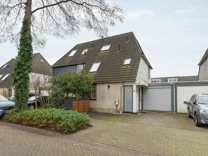 Tussenwoning te koop: J. Duikerstraat 7, Bouwmeesterbuurt Noord Almere