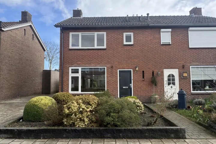 Twee-onder-één-kap te koop: J. Evertsenstraat 10, Wierden-West Wierden