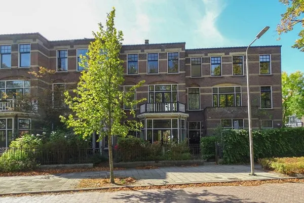 Tussenwoning te koop: J.C. van Markenplein 8, Agnetaparkbuurt Delft
