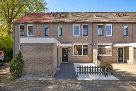 Tussenwoning te koop: J.H. Isingserf 18, De Zoom Soest