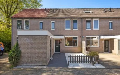 Tussenwoning te koop: J.H. Isingserf 18, De Zoom Soest