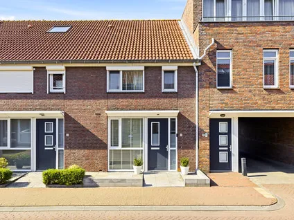 Tussenwoning te koop: J.I. Sandersestraat 70B, Kern Oost-Souburg West Oost-Souburg