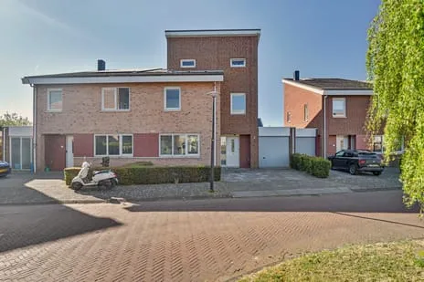 Tussenwoning te koop: J.J. Slauerhoffplantsoen 9, Erasmus Veld 'S-Gravenhage