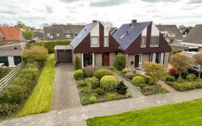 Twee-onder-één-kap te koop: J.van Huizumstrjitte 5, Woudsend Woudsend