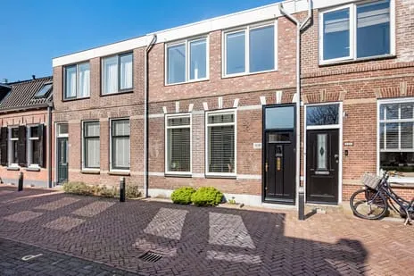 Tussenwoning te koop: J.W.C. Bloemstraat 19, Lijsterlaan Alphen Aan Den Rijn