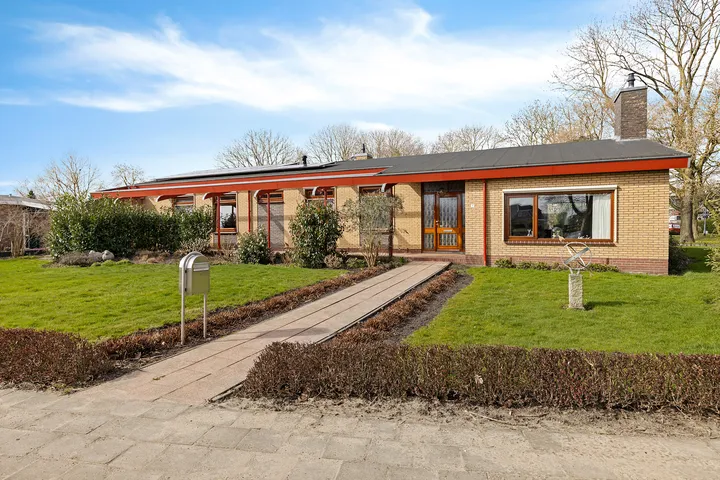Vrijstaande woning te koop: Jaagpad 1, Tuikwerderrak Delfzijl