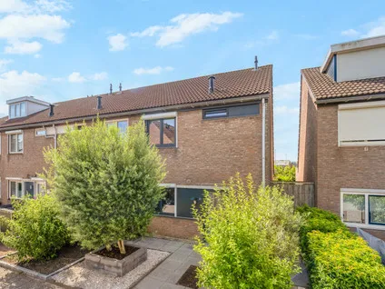 Corner house for sale: Jaap Kosterstraat 21, Klaaswaal Woonkern Klaaswaal